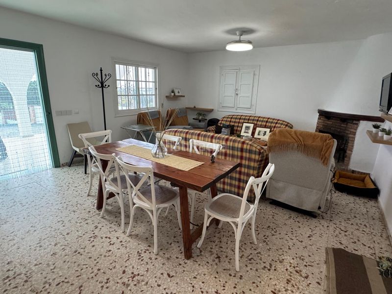 Foto 70fa95e9-12db-4a0d-896a-fd96ced0abf2. Casa amb aparcament a Sotoserena Estepona