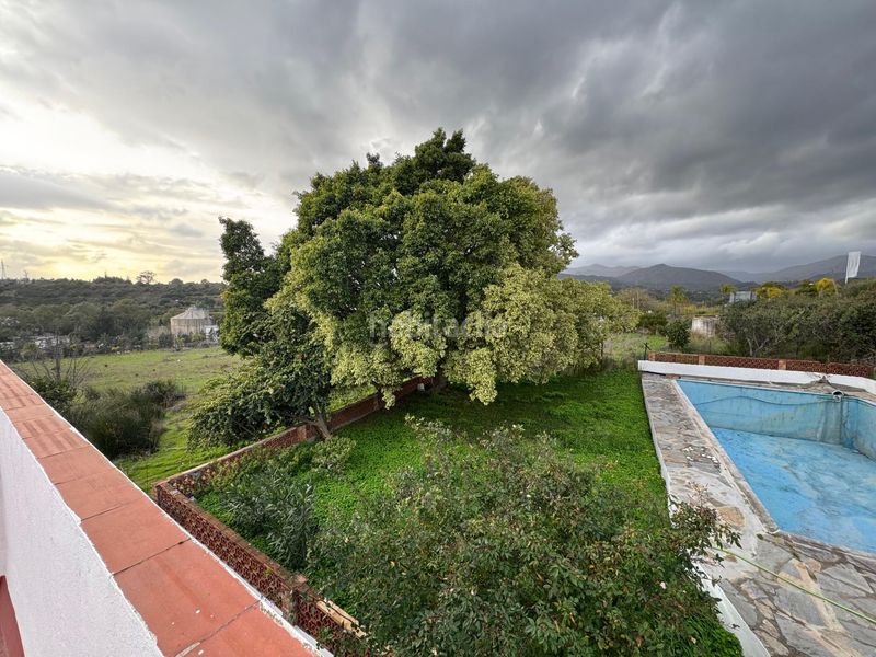 Foto c5172683-58d0-45c0-83cb-db25861fe42f. Casa amb aparcament a Sotoserena Estepona
