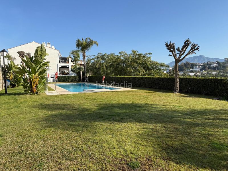 Foto 4fb06811-f789-4ee6-b0ab-19eeecb6c2a7. Casa adossada amb calefacció aparcament piscina a Estepona
