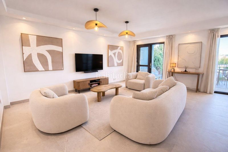 Foto e4a75ab3-84bf-4475-a449-92e5601fb534. Casa adossada amb calefacció aparcament piscina a Estepona