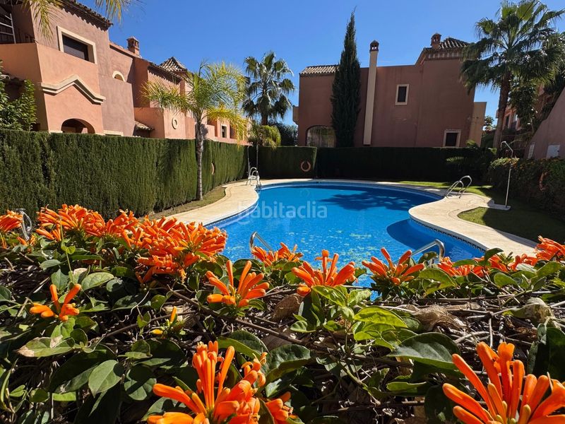Foto 0c2e3306-a733-4bf8-8cb3-a9d5c2573390. Casa adossada amb aparcament a Valle Romano Golf Estepona
