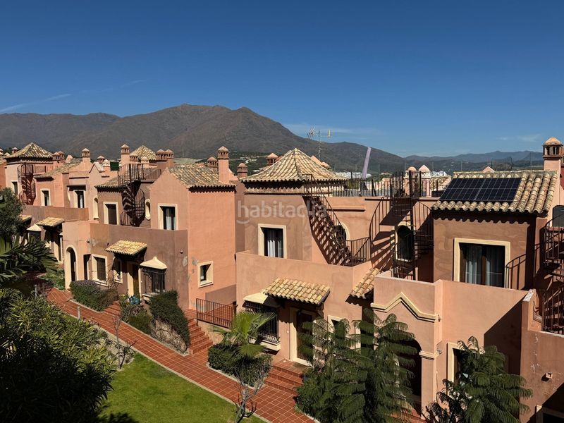 Foto 4d8f3b5a-2622-4184-98b9-7e2128e4ebc5. Casa adossada amb aparcament a Valle Romano Golf Estepona