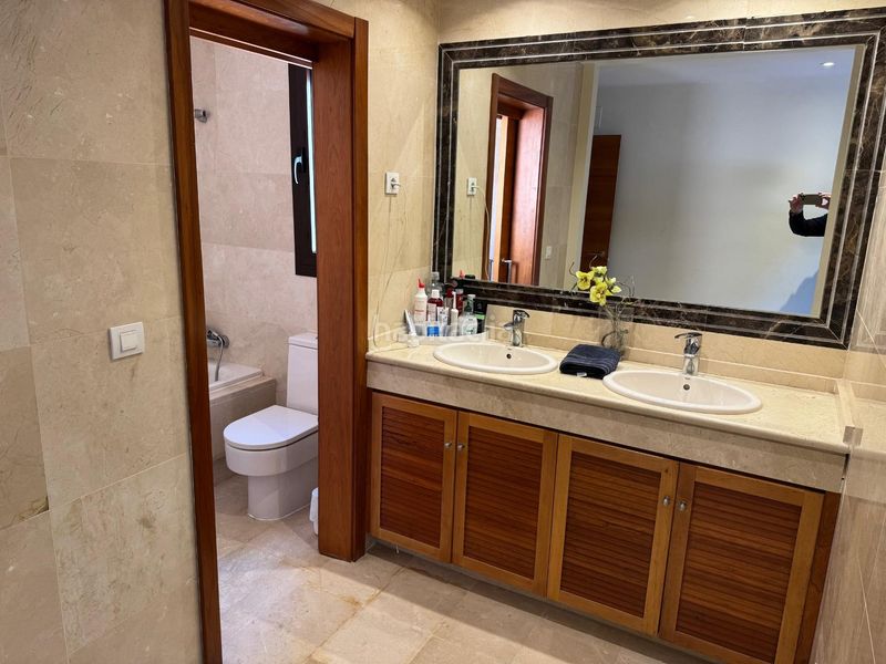 Foto 81408a47-5c43-4dd7-8fbb-e26396f6b6c5. Casa adossada amb aparcament a Valle Romano Golf Estepona