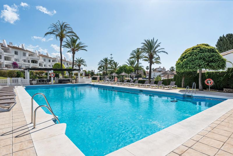 Foto d2615de4-f35d-4622-8f95-36f687b92810. Planta baixa amb aparcament piscina a Nueva Andalucía centro Marbella