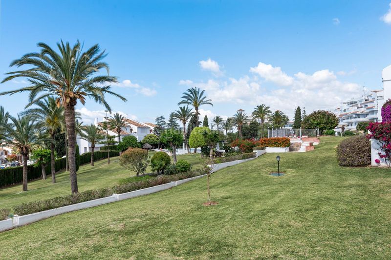 Foto fb2f09db-bcf5-47d2-ae59-be004dd6b3e4. Planta baixa amb aparcament piscina a Nueva Andalucía centro Marbella