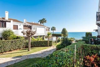 Casa adosada  Bahia azul. Apartamento en urbanización frente al mar con piscina comunitari