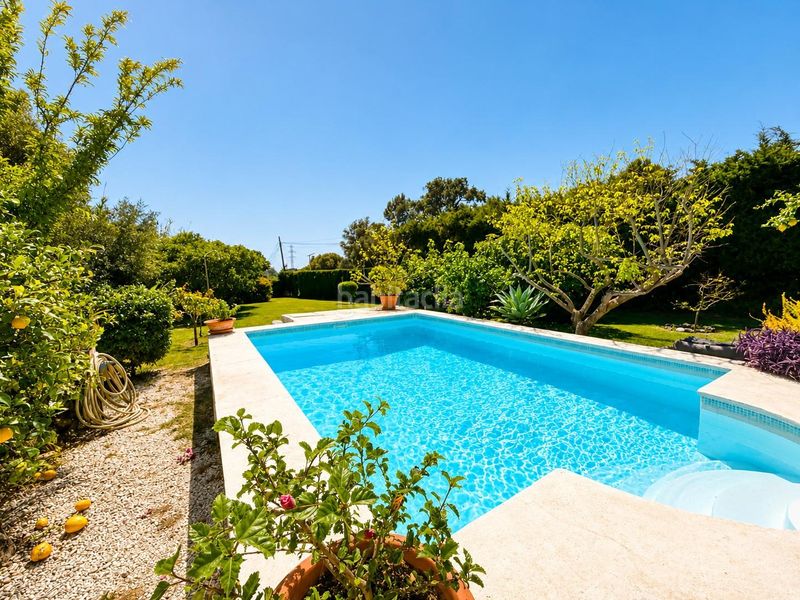 Foto 04537673-415a-43bd-aa0d-745a5e2f108a. Casa amb aparcament piscina a Las Lomas Estepona