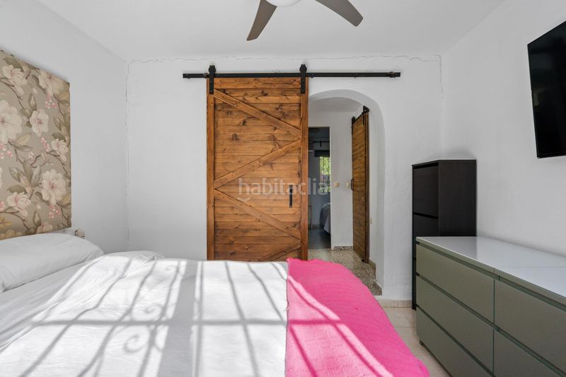 Foto 08816354-a0fb-4552-8768-cd7a64450372. Casa amb aparcament piscina a Las Lomas Estepona