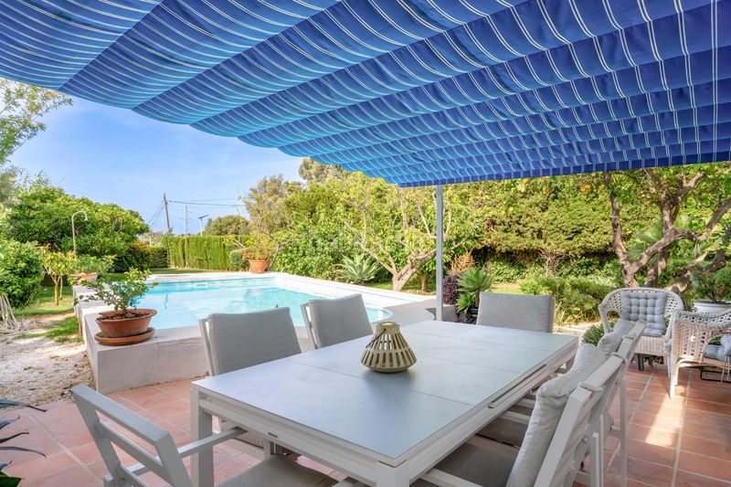 Foto 80648286-9019-4009-881d-2d7cd1bf1cf6. Casa amb aparcament piscina a Las Lomas Estepona