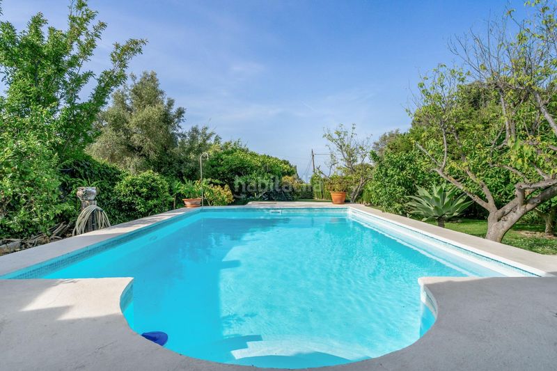 Foto 9f9406ea-1645-40f1-af47-c3cb23e16cdd. Casa amb aparcament piscina a Las Lomas Estepona
