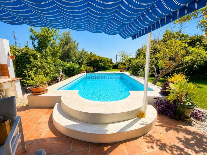 Foto c1e1f706-418c-437c-8e8b-683983684731. Casa amb aparcament piscina a Las Lomas Estepona