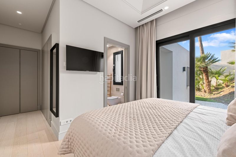 Foto 01f82a6d-0ad3-4539-914e-136af169874e. Chalet villa paraíso villa contemporánea de lujo con vistas panorámicas al mar, golf y montaña en Estepona