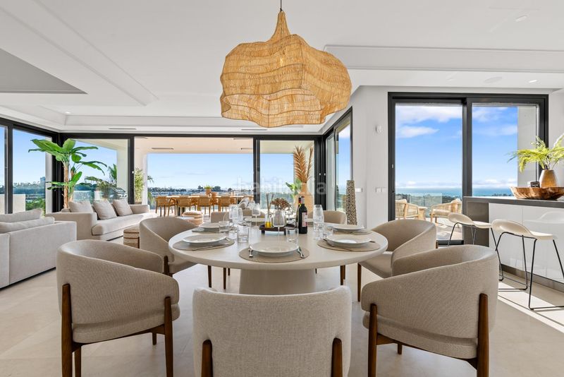 Foto 1b76448b-9c68-42bc-9f98-9f6cb23934d5. Chalet villa paraíso villa contemporánea de lujo con vistas panorámicas al mar, golf y montaña en Estepona