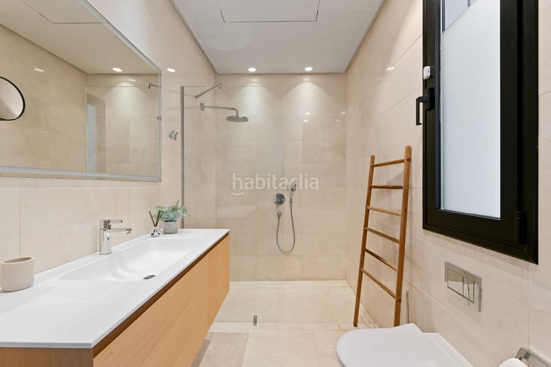 Foto 36ca8929-8c4e-40dc-a284-45f2f59f693b. Chalet villa paraíso villa contemporánea de lujo con vistas panorámicas al mar, golf y montaña en Estepona