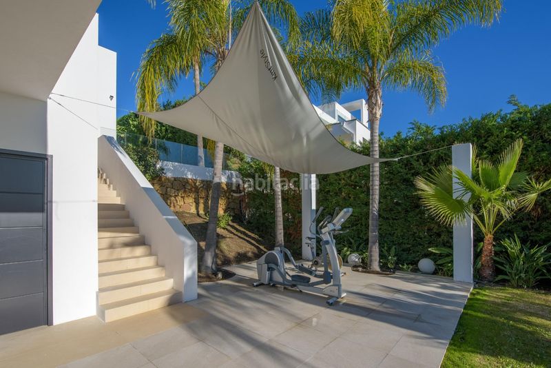 Foto 3c1dbb38-58de-4625-b04f-2f8310bf2b14. Chalet villa paraíso villa contemporánea de lujo con vistas panorámicas al mar, golf y montaña en Estepona