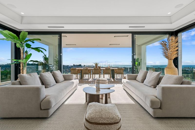 Foto 42062354-9d93-423f-a1dd-e57e512e7a28. Chalet villa paraíso villa contemporánea de lujo con vistas panorámicas al mar, golf y montaña en Estepona