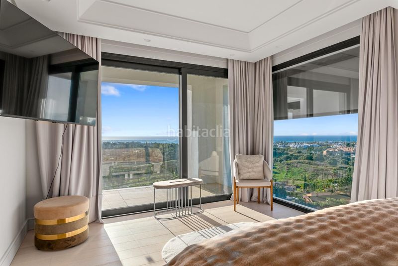 Foto 5b385e82-34de-4c8d-8ddc-d6177b3b0870. Chalet villa paraíso villa contemporánea de lujo con vistas panorámicas al mar, golf y montaña en Estepona