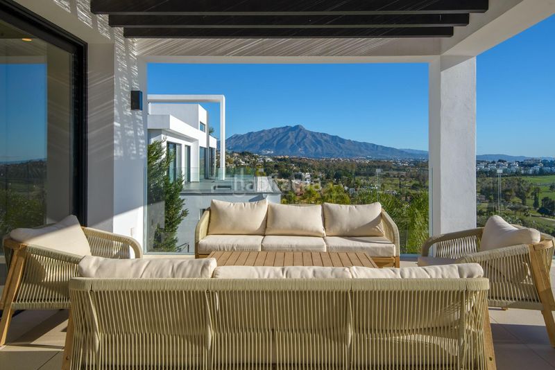 Foto a6a24b24-bd18-44bb-9b0e-d784edd61083. Chalet villa paraíso villa contemporánea de lujo con vistas panorámicas al mar, golf y montaña en Estepona