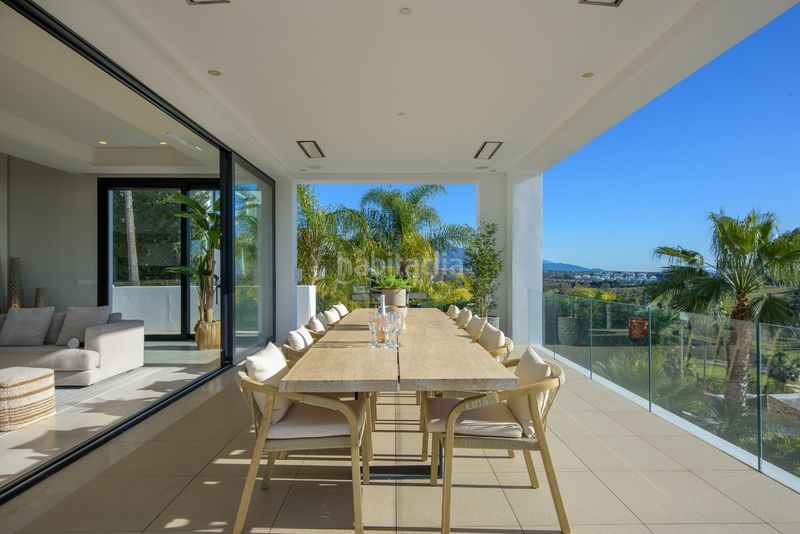 Foto ab24a5ff-e96f-4ff2-825f-511018d109b1. Chalet villa paraíso villa contemporánea de lujo con vistas panorámicas al mar, golf y montaña en Estepona