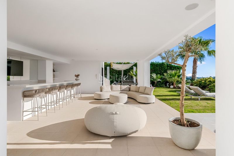 Foto b5dd38dc-40b1-4b2f-9776-69216fdf70ca. Chalet villa paraíso villa contemporánea de lujo con vistas panorámicas al mar, golf y montaña en Estepona