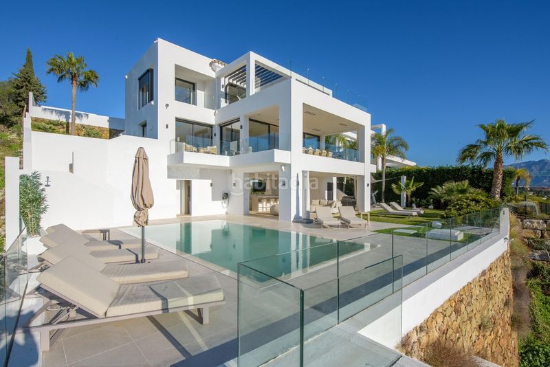 Foto bcab3262-1916-47b1-b747-b0ccb043ec83. Chalet villa paraíso villa contemporánea de lujo con vistas panorámicas al mar, golf y montaña en Estepona