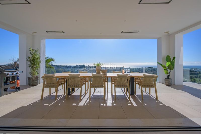 Foto cbaeba98-4b8e-4547-8750-a19da4bbddb7. Chalet villa paraíso villa contemporánea de lujo con vistas panorámicas al mar, golf y montaña en Estepona