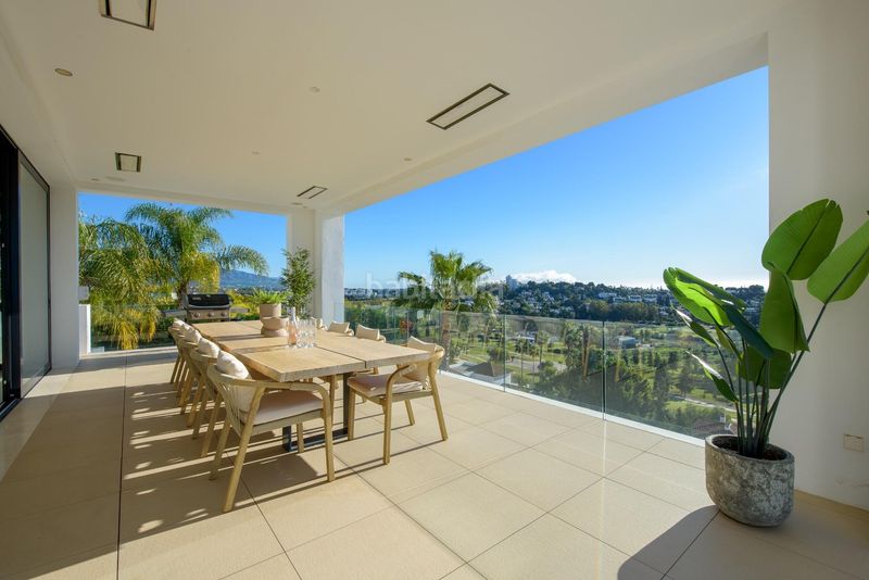Foto d41e16ef-b39f-40e1-85ba-60a97ebca764. Chalet villa paraíso villa contemporánea de lujo con vistas panorámicas al mar, golf y montaña en Estepona