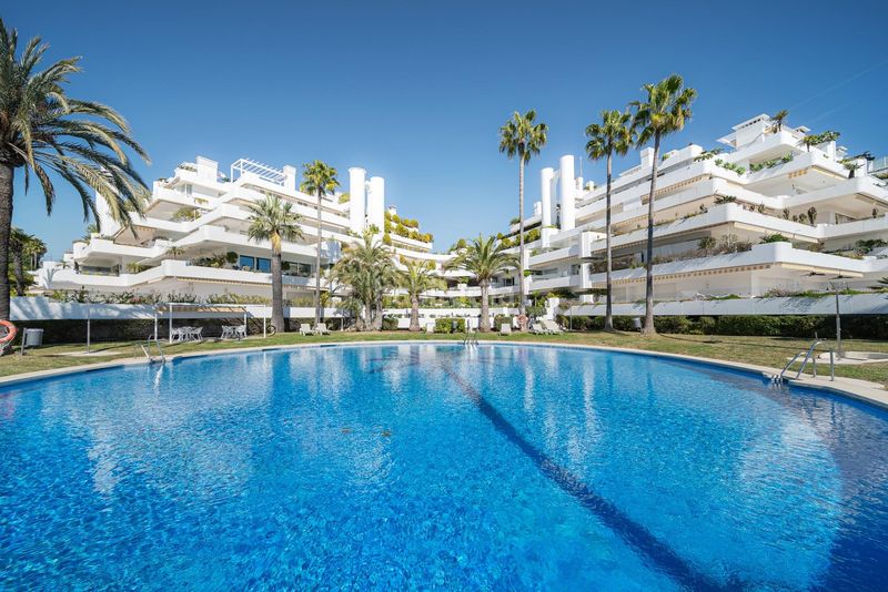 Foto 804fbc46-f914-4228-b789-a0008364d2b1. Apartament amb piscina a lomas de Marbella club Marbella