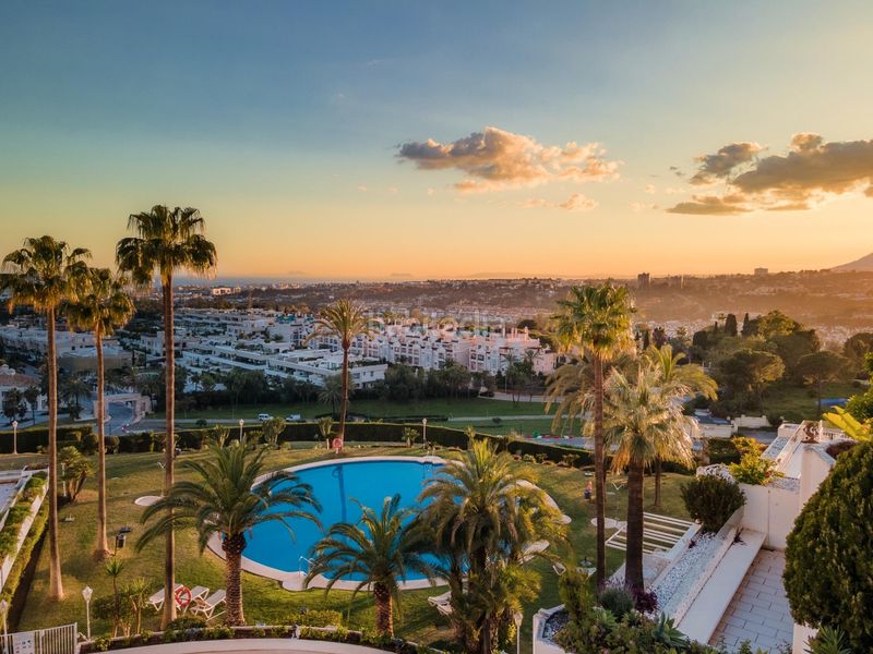 Foto d3dba2aa-146c-4c55-a42c-027ec76ee390. Apartament amb piscina a lomas de Marbella club Marbella