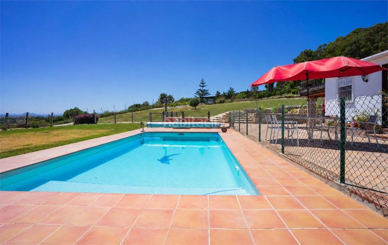 Foto a41e0f8a-b029-4d6d-b6de-a8ab00719385. Xalet amb calefacció aparcament piscina a Centro Estepona