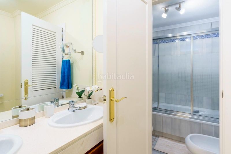 Foto abd7e3c8-3c7d-4fd7-ae9b-cb9362351ef7. Àtic amb piscina a Nueva Atalaya Estepona