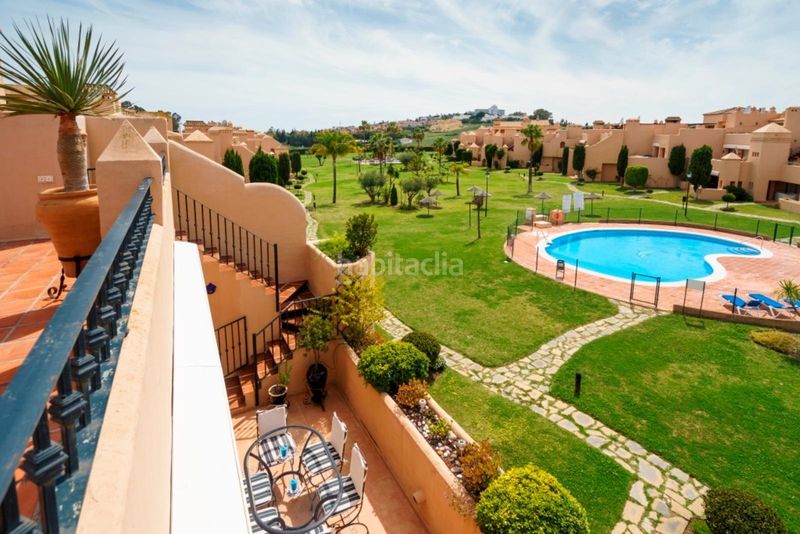 Foto cfb81974-d6c5-422f-a860-d3c3b31f5a04. Àtic amb piscina a Nueva Atalaya Estepona