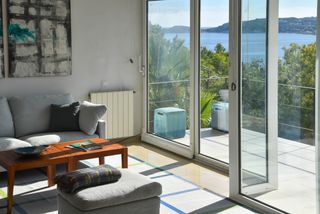 Chalet  Calle petrer 16. Casa utinga. estilo, ubicación y orientación en perfecta armonía
