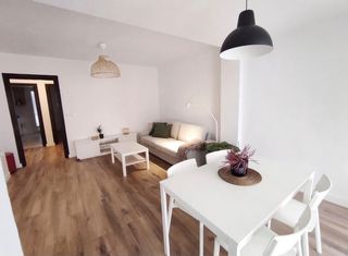 Alquiler Piso en Carrer de men�ndez y pelayo 29. Ofrezco en alquiler precioso piso avenida menendez y pelayo, val