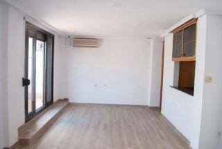 Lloguer Pis a Carrer de la creu 7. Ofrezco alquiler de piso en carrer de la creu coberta, jesus