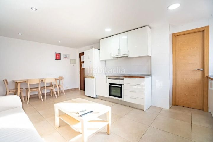 Foto 2c8e12bd-f3eb-4447-82ea-43dc18966579. Edifici a camí del cabanyal 66c a La Carrasca Valencia