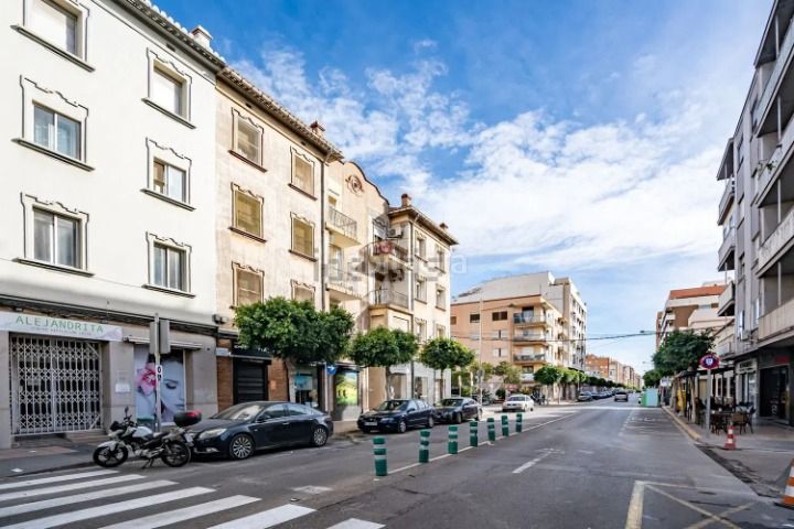 Foto ce576c0d-59de-4924-992c-9a1d97fda588. Edifici a camí del cabanyal 66c a La Carrasca Valencia