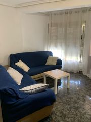 Miete Etagenwohnung in Carrer de salvador almenar 8. Ofrezco en alquiler piso en calle salvador almenar