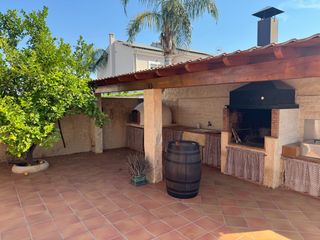 Chalet in Urbanizaciones. ¡descubre el chalet independiente que estabas buscando en lliria