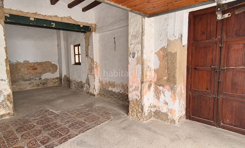 Foto c76c2fb8-a5eb-4570-a9dd-d897df529a30. Casa amb xemeneia a Oliva pueblo Oliva