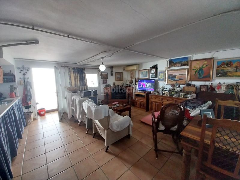 Foto 5f6fdc90-e97b-4fc4-8c7d-f402778384a6. Casa adossada amb aparcament a Barx