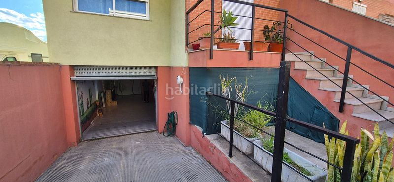Foto c03e536d-c681-490e-aed5-47539e59c2a9. Casa adossada amb piscina a Almoines