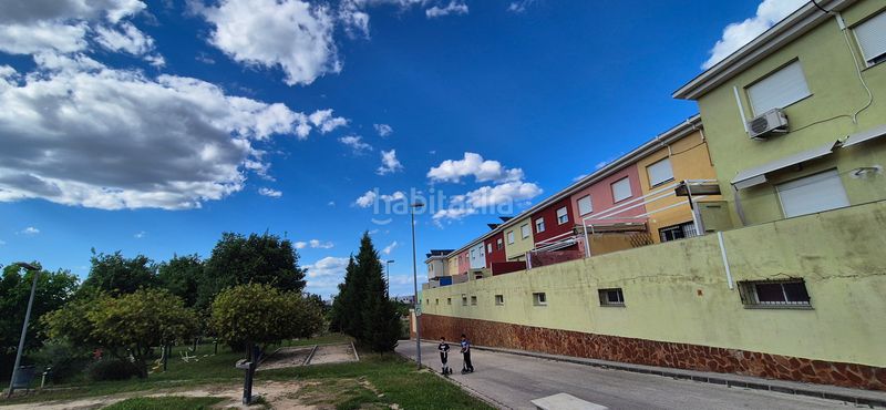 Foto c80f7a4e-7116-495b-9881-43fde5c1d39f. Casa adossada amb piscina a Almoines