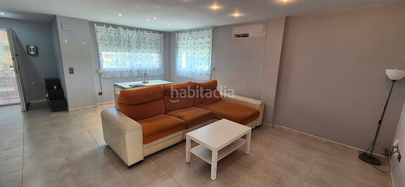 Foto e76f5775-9ee1-48d9-bbf2-8da6b1e9eef4. Casa adossada amb piscina a Almoines