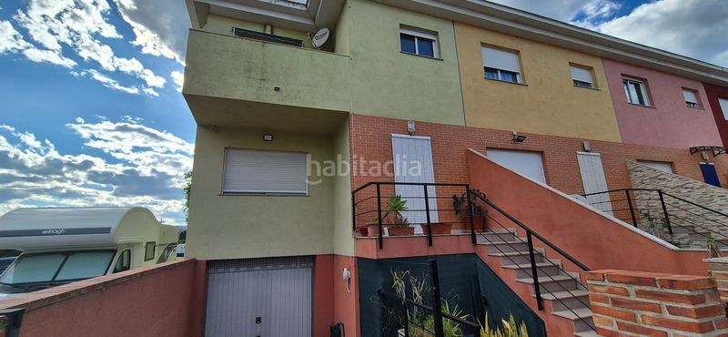 Foto f61321f2-a926-42bf-92d9-c9c13014c280. Casa adossada amb piscina a Almoines