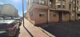 Planta baja  Carrer la vela. Piso con garaje y trastero en piles