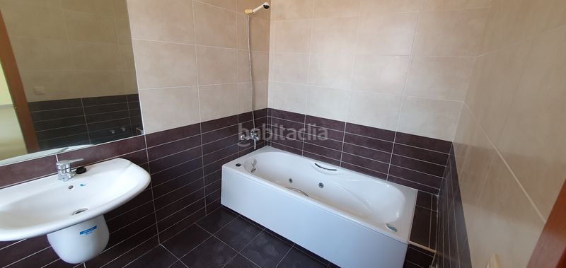Foto a42fa6e5-01ab-4bf1-9e49-54743936b804. Casa adossada amb piscina a Castelló de Rugat