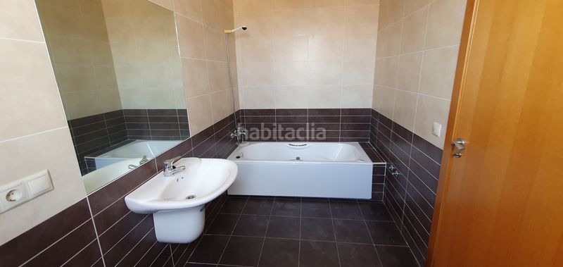 Foto ca0c0724-a8e9-4550-bd31-a1336c66e87e. Casa adossada amb piscina a Castelló de Rugat