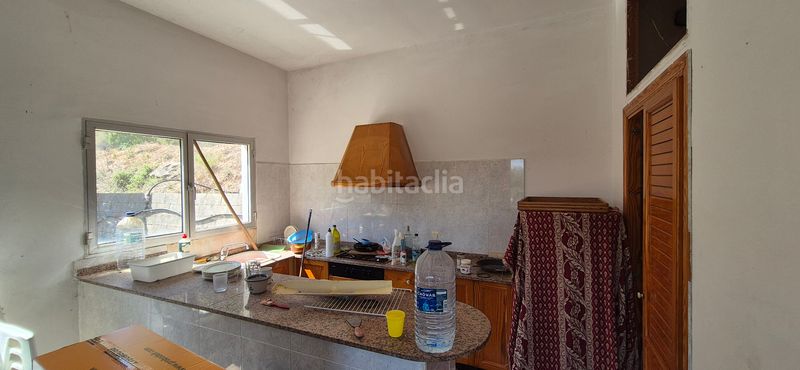 Foto d41fb3b8-1063-45e2-bffd-a620eec4766f. Masia amb xemeneia calefacció aparcament piscina a Favara