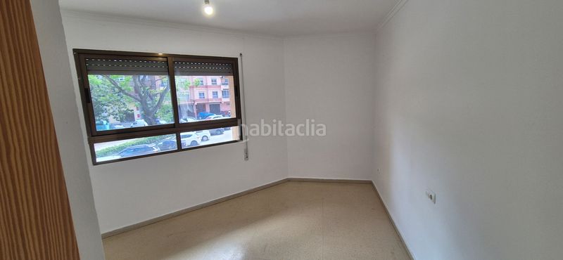 Foto f2dee71a-264b-4683-a9b2-f1f0c239d516. Pis a Oliva pueblo Oliva